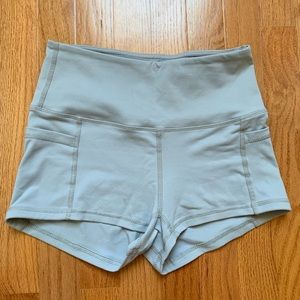 High-waisted Melina short with side pockets